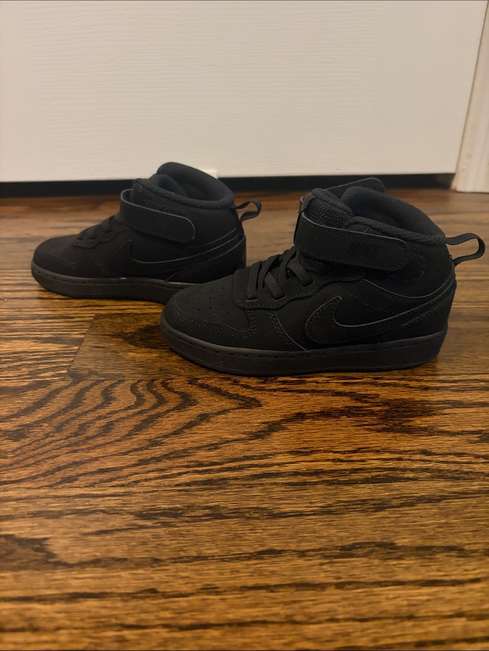 Kids Nike Black High-Top Sneakers - size 9C - Picture 2 of 5